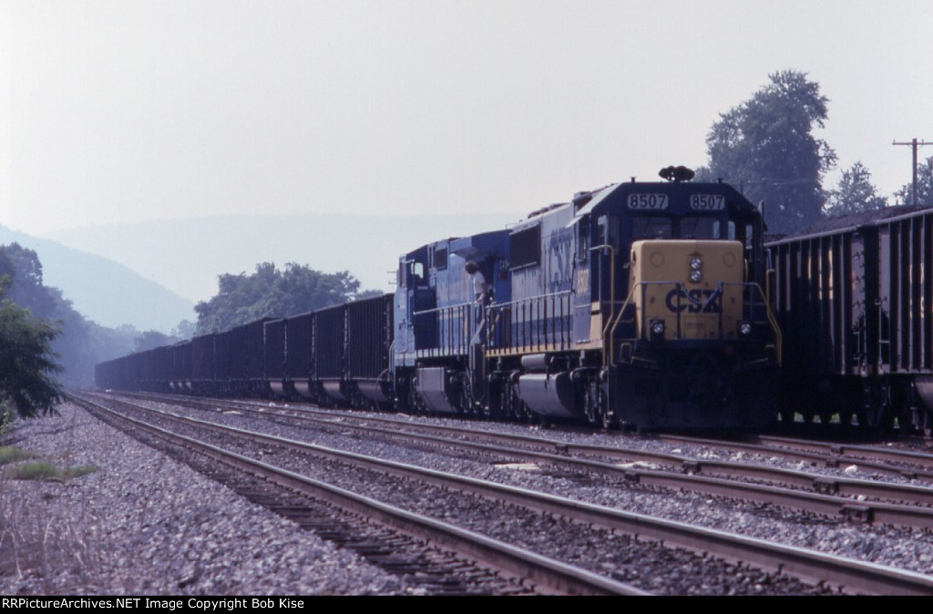 CSX 8507 getting ready to head east